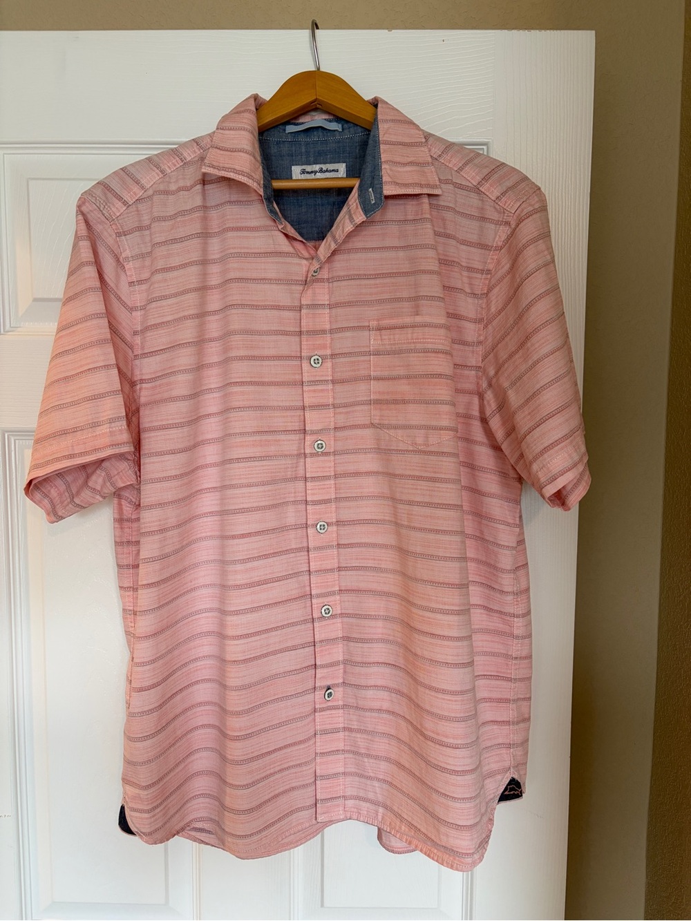 Tommy Bahama Men’s Shirt Large Pink Stripe 100% Cotton Golf Island Beach B16